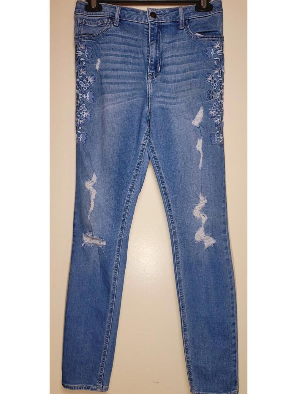 Hollister Blue Floral Embroidered Distressed Skinny Jeans, Waist 30 in. x 31 in.